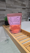 Load image into Gallery viewer, Santa Clausmopolatin Epsom salts
