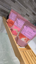 Load image into Gallery viewer, Santa Clausmopolatin Epsom salts
